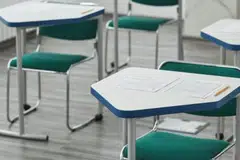 Lima sekolah memainkan semula sebahagian daripada trek audio dalam satu atau dua bilik darjah kerana masalah gangguan bunyi.