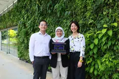 Pengasas bersama dan Ketua Pegawai Eksekutif (CEO) Tech Up Advance Cik Ainaa Rosli (tengah) bersama pengasas bersama dan Ketua Pegawai Kewangan (CFO) Cik Sulfya Lim (kanan) dan penasihat teknikal dan pengasas bersama Encik Lok Kai Fah (kiri) memulakan syarikat yang mencipta perisian ‘robotic gamified simulator’ atau perisian robotik dengan elemen permainan.
