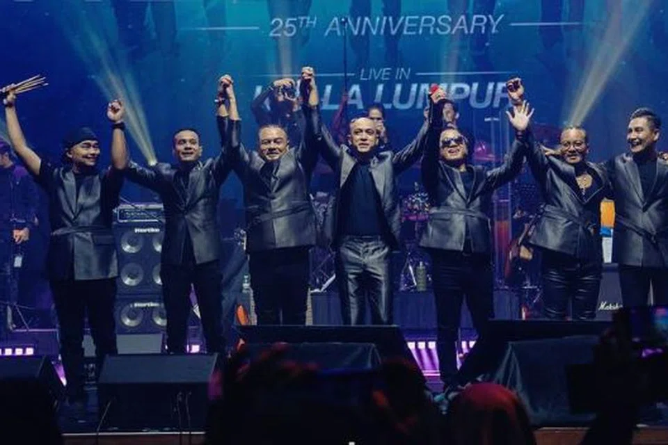 New Boyz dianggotai (dari kiri) Ristoe, Zack, Lan, Tomok, Afiez, Jay dan Along. 