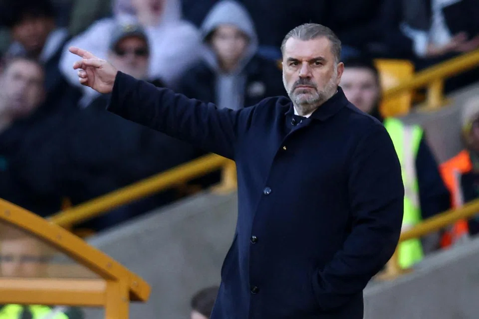 HADAPI MASALAH: Tiga kekalahan berturut-turut mungkin memberi masalah kepada Ange Postecoglou dalam rancangannya membangunkan semula Tottenham Hotspur. Tentunya pasukannya masuk mengelakkan kekalahan keempat berturut-turut.