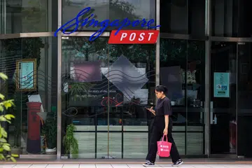 Persatuan Pelabur Sekuriti Singapura (Sias) berkata pemecatan mengejut tiga eksekutif kanan SingPost serta penafian tegas mereka terhadap tuduhan yang dikenakan, telah menimbulkan pelbagai persoalan.