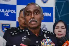 Pengarah Jabatan Siasatan Jenayah (CID) Bukit Aman, Pesuruhjaya Polis (CP) M. Kumar, berkata siasatan awal menunjukkan salah seorang penculik telah membantu lelaki warga Singapura memasuki Malaysia secara haram.
