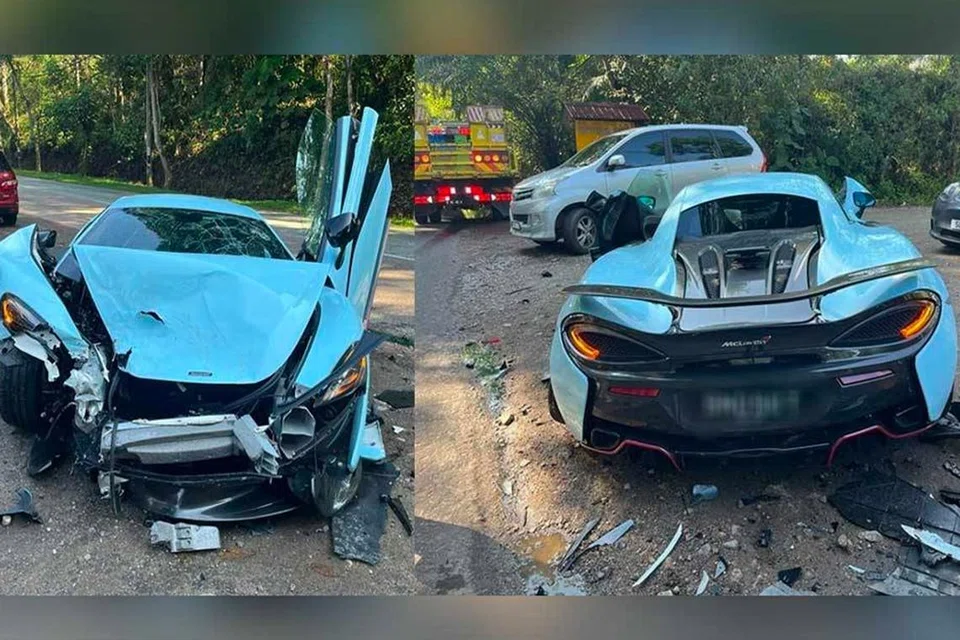 Keadaan kereta yang terlibat kemalangan di KM 63 Jalan Yong Peng-Kluang pada Ahad.