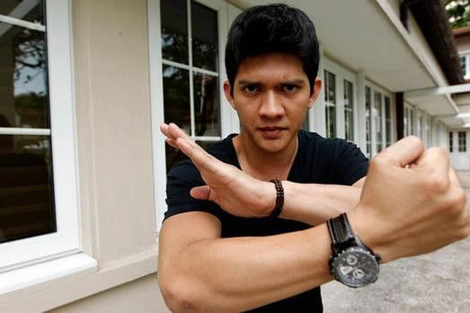 LASAK: Iko Uwais ketika beraksi dalam filem terdahulunya, 'Merantau Warrior'. - Foto GOLDEN VILLAGE 