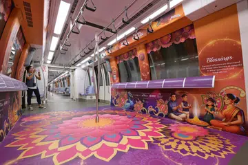 Penumpang yang membuat perjalanan lewat malam boleh menikmati perkhidmatan bas dan kereta api yang dilanjutkan pada malam Deepavali, 30 Oktober.