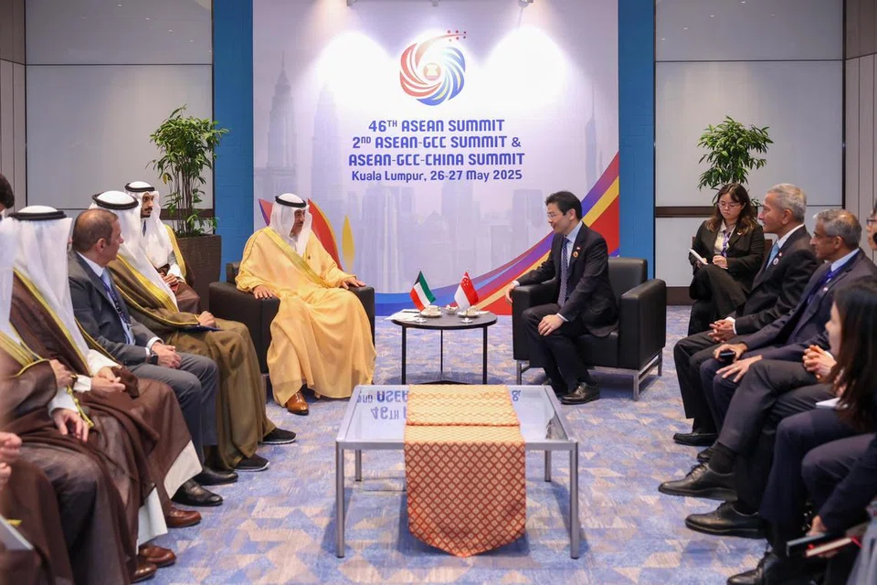 Perdana Menteri, Encik Lawrence Wong, bertemu dengan Putera Mahkota Kuwait, Sheikh Sabah Al-Khaled Al-Sabah, di luar Sidang Puncak Asean-Majlis Kerjasama Teluk (GCC) kedua di Kuala Lumpur, Malaysia pada 26 Mei.