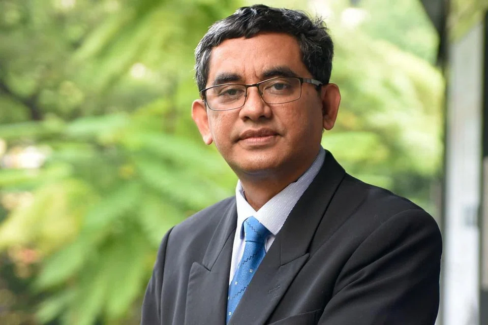 ENCIK BAHARUDIN NORDIN: Merupakan Pengarah yang mengetuai Hab Teknologi Digital Syarikat Kecil Dan Sederhana.