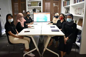 MENGGERAKKAN BAZAR DALAM TALIAN: Pasukan DPPMS yang terlibat dalam pembentukan Bazaar Kita. - Foto DPPMS 