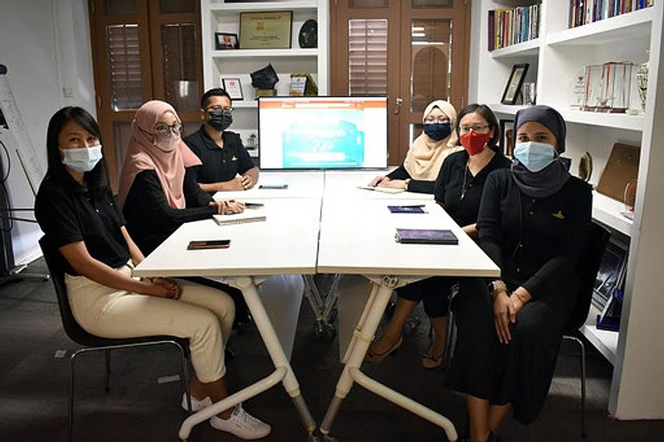 MENGGERAKKAN BAZAR DALAM TALIAN: Pasukan DPPMS yang terlibat dalam pembentukan Bazaar Kita. - Foto DPPMS 