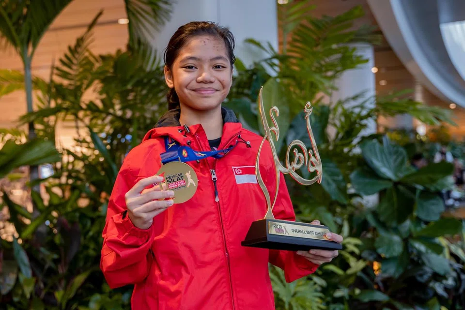 KEMENANGAN PERTAMA: Aura Aydria Putri Soffian merangkul gelaran yang disegani sebagai Atlet Terbaik dengan kemenangan memberangsangkan dalam kategori Remaja Wanita bawah 39 kilogram pada Kejohanan Pencak Silat Terbuka Timur Tengah Pertama.