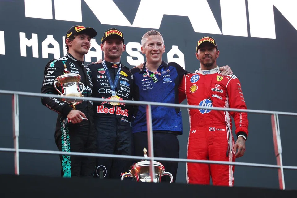 Pemandu Red Bull Racing, Max Verstappen (dua dari kiri) yang menjuarai Grand Prix Bahrain bergambar di atas podium bersama naib juara dari Mercedes, Andrea Kimi Antonelli (paling kiri) dan pemandu Scuderia Ferrari, Lewis Hamilton (paling kanan) yang menduduki tempat ketiga di Litar Antarabangsa Sepang, pada 4 Oktober.