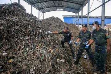 Pihak berkuasa Malaysia menunjukkan sisa buangan elektrik dan elektronik (e-waste) di sebuah kilang di Jalan Sungai Siput-Kuala Kangsar, Perak, yang diserbu pada 15 Februari.
