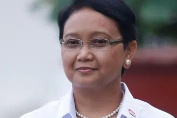 Cik Retno Marsudi.