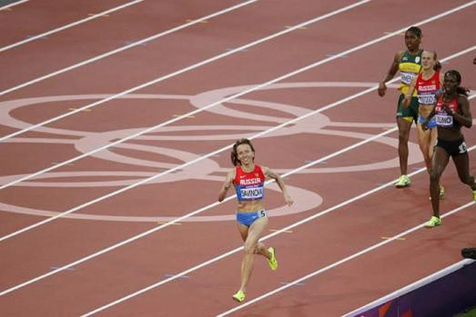 JUARA ATAU TIDAK?: Atlit Russia Mariya Savinova dalam perlumbaan bagi memenangi pingat emas acara 800 meter wanita di Sukan Olimpik London pada 2012. Beliau antara sekumpulan alit Russia yang sedang disiasat dalam skandal dadah dan rasuah. - Foto REUTERS