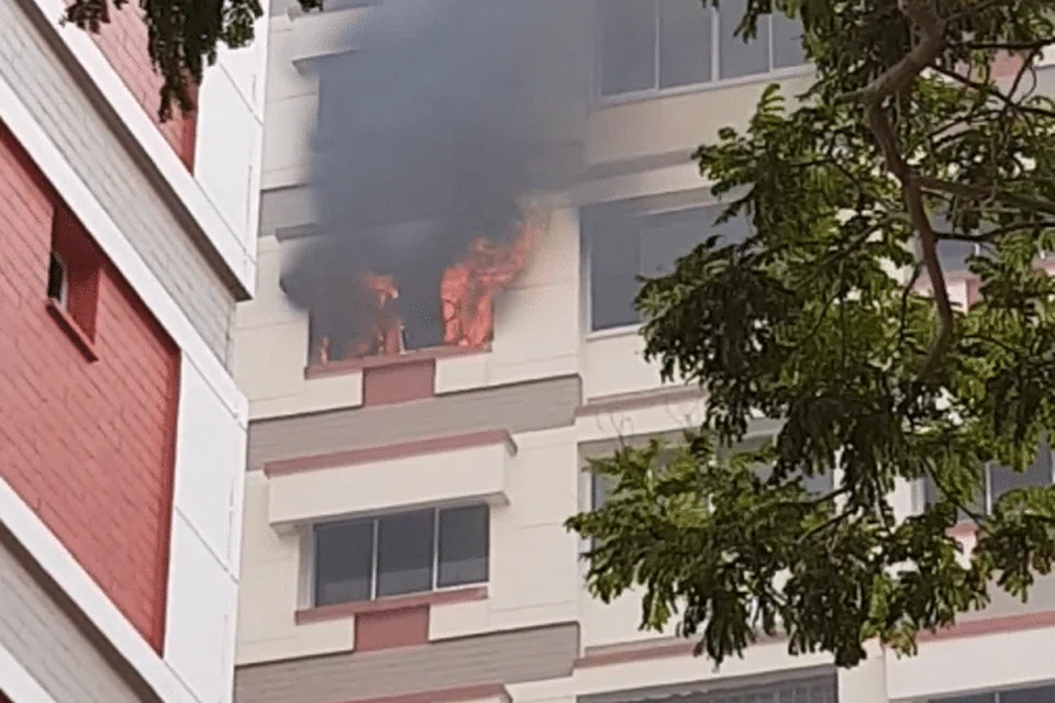 Kebakaran di Blok 307, Tampines Street 32 pada kira-kira 9.10 pagi Ahad, 16 September 2018.