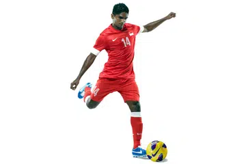 PEMAIN SINGA PERTAMA DI SEPANYOL: Hariss Harun bakal beraksi di Sepanyol selepas dipinjamkan kepada kelab Ce L'Hospitalet. - Foto NIKE SINGAPORE