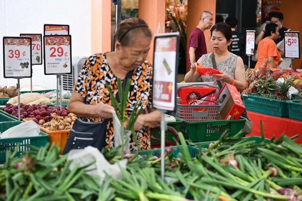 Perangkaan yang dikeluarkan Jabatan Statistik Singapura (SingStat) pada 13 Februari menunjukkan pendapatan isi rumah median daripada pekerjaan meningkat kepada $11,297 pada 2024 daripada $10,869 pada 2023.