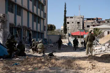 Askar Israel dilihat menjalankan rondaan di tengah-tengah konflik berterusan antara Israel dengan Hamas di sekitar Hospital Nasser di Gaza pada 18 Februari.