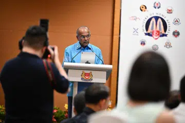 Menteri Ehwal Dalam Negeri merangkap Undang-Undang, Encik K. Shanmugam, menyatakan maklumat salah dan ucapan kebencian menjadi antara punca rusuhan di Britain.