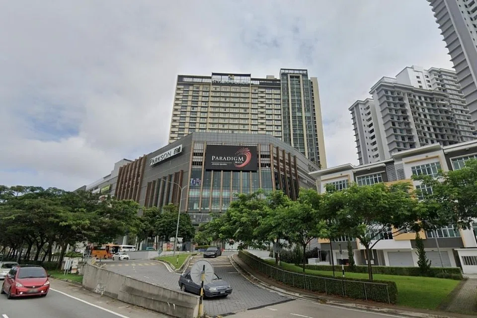 Pusat Pengambilan VEP di Paradigm Mall terletak di tingkat tujuh tempat letak kereta pusat beli-belah itu dan akan beroperasi sehingga 31 Januari 2025.