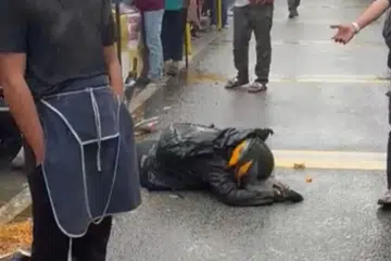 TANGKAP layar video tular seorang lelaki orang kurang upaya terbaring selepas dipukul beberapa individu. 