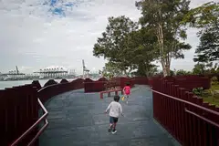 Pembukaan kawasan seperti Mandai Boardwalk dan Keppel Coastal Trail di Taman Labrador baru-baru ini bukan sekadar menambah laluan pejalan kaki baru. Ia merupakan sebahagian daripada usaha jangka panjang lebih luas untuk menjadikan alam semula jadi lebih mudah diakses orang ramai.