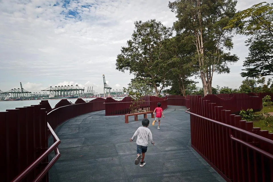 Pembukaan kawasan seperti Mandai Boardwalk dan Keppel Coastal Trail di Taman Labrador baru-baru ini bukan sekadar menambah laluan pejalan kaki baru. Ia merupakan sebahagian daripada usaha jangka panjang lebih luas untuk menjadikan alam semula jadi lebih mudah diakses orang ramai.