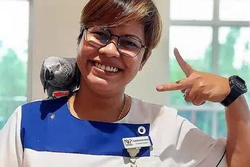 TAK SANGKA DAPAT JADI JURURAWAT: Cik Muminyanti berkata beliau tidak jangkakan dapat menceburi bidang kejururawatan memandangkan tidak mempunyai sebarang sijil yang boleh menuju ke arah itu sebelum ini. - Foto ihsan CIK MUMINYANTI ISHAK