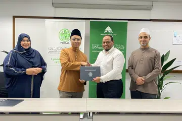 (Dari kiri) Ketua Pegawai Eksekutif Pergas, Ustazah Nurdiana Hanim Abdul Rahman; Presiden Pergas, Ustaz Muhammad Tarmizi Wahid; Presiden MTFA, Encik Abdul Rahman Mohd Hanipah; Ketua Pegawai Eksekutif MTFA, Dr Abdul Qader al-Aidaroos di majlis memeterai Memorandum Persefahaman (MOU) bagi program ‘Ulum Ihsan pada 27 Februari. 