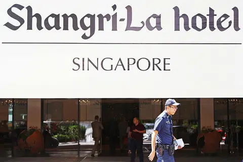 PENAKATAN NEGARA KECIL: Dialog Shangri-La ialah acara tahunan yang dianjurkan Institut Pengajian Strategik Antarabangsa (IISS). Ia menghimpunkan menteri pertahanan, ketua tentera dan pegawai kanan negara-negara Asia-Pasifik. - Foto REUTERS.
