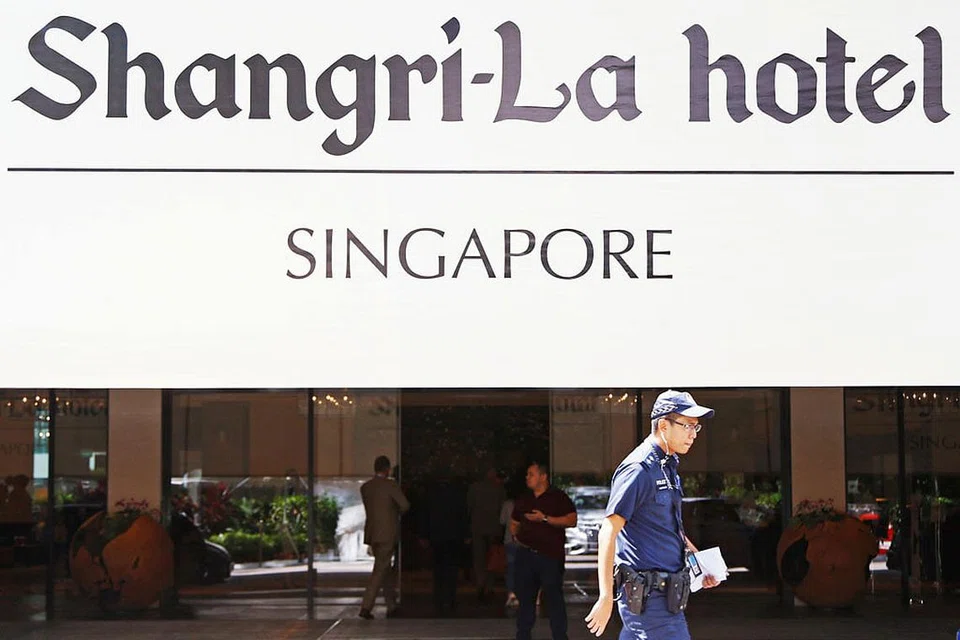 PENAKATAN NEGARA KECIL: Dialog Shangri-La ialah acara tahunan yang dianjurkan Institut Pengajian Strategik Antarabangsa (IISS). Ia menghimpunkan menteri pertahanan, ketua tentera dan pegawai kanan negara-negara Asia-Pasifik. - Foto REUTERS.