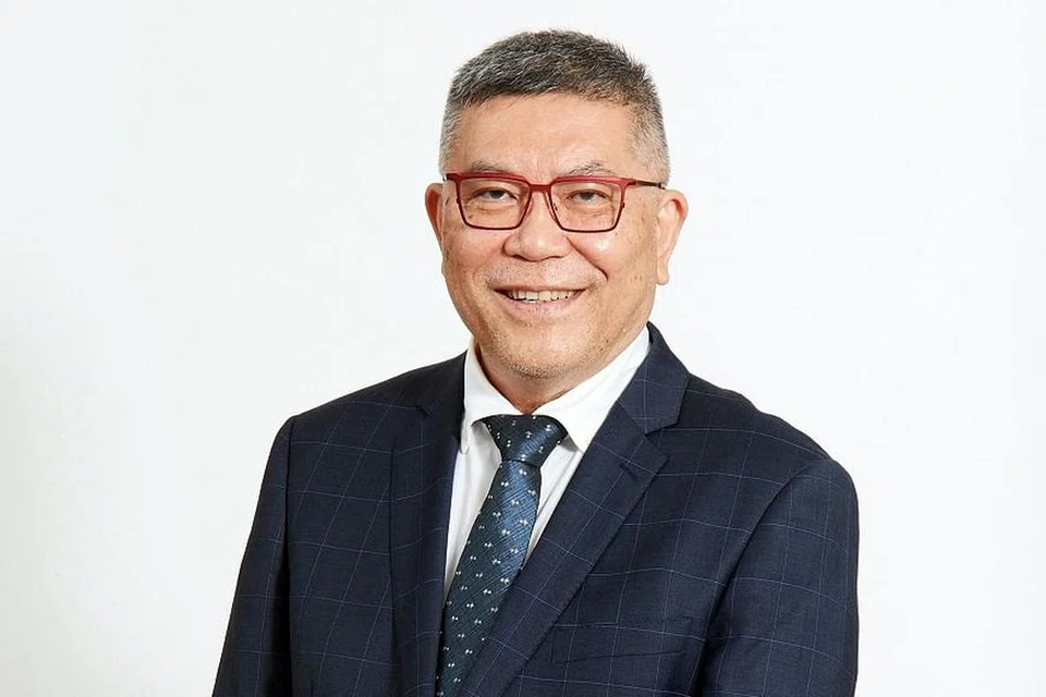 PRESIDEN Halimah Yacob telah melantik pemimpin daripada bidang kewangan dan perniagaan berusia 65 tahun, Encik Ramlee Buang sebagai anggota Suruhanjaya Perkhidmatan Awam (PSC) di Istana semalam.- Foto EQUITY COMMUNICATIONS PTE LTD