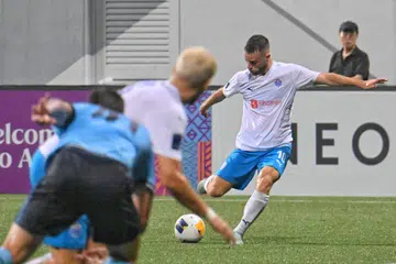 Pemain tengah Lion City Sailors, Bart Ramselaar (kanan), menjaringkan gol hebat ketika menentang Sydney FC di Stadium Jalan Besar pada 9 April. Jurulatihnya, Aleksandar Rankovic, berkata sebelum jaringan tersebut, beliau sudah menggalakkan Ramselaar supaya lebih berani merintis gol sendiri. 