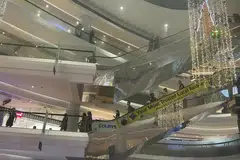 BERKABUT: Asap kelihatan keluar dari X-Craft, kedai fesyen jalanan di tingkat empat Tampines Mall pada 27 Disember.
