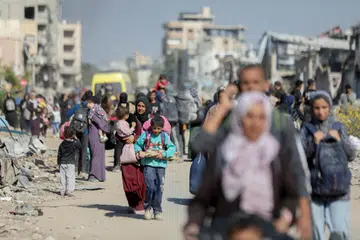Rakyat Palestin terpaksa berpindah selepas diarahkan tentera Israel untuk mengosongkan bahagian utara Gaza di tengah-tengah operasi ketenteraan Israel, di Jabalia, utara Jaluran Gaza pada 22 Oktober.