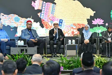 Anggota panel, mualaf di Singapura, mantan Timbalan Mufti, Ustaz Dr Mohammad Hannan Hassan, Pengarah Operasi Akademik di SimplyIslam.sg, Ustaz Muhammad Salleh Abdul Aziz, Ustaz Ahmad Izzilfitri Mohamed Fatris; pensyarah bebas dan asatizah, Ustazah Siti Syariati Sulaiman, kaunselor serta pendidik bebas, Ustazah Kalthom Muhammad Isa