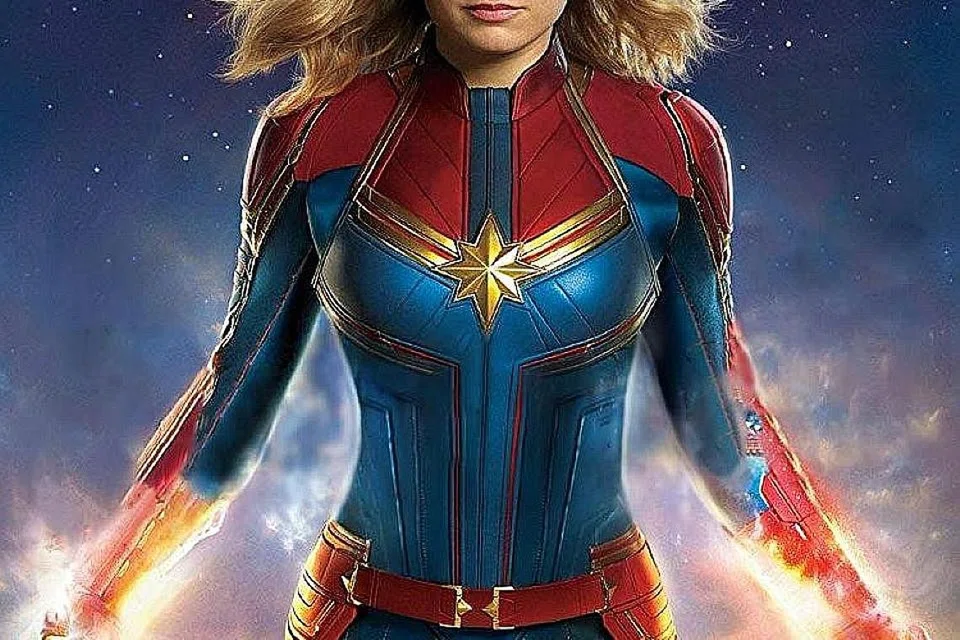 TAKUT KUCING: Oleh sebab enggan menghampiri kucing yang membuatkannya mudah bersin, pelakon Captain Marvel, Brie Larson, berlakon dengan boneka kucing, atau animasi janaan kesan khas komputer sahaja. - Foto MARVEL STUDIOS