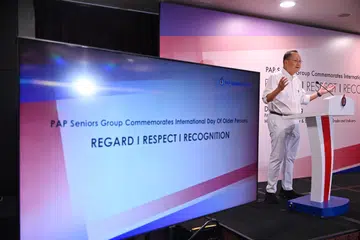 UTARAKAN ISU: Menteri Tenaga Manusia merangkap Menteri Kedua Perdagangan dan Perusahaan, Dr Tan See Leng berkata warga emas sama seperti orang lain, mempunyai aspirasi untuk terus menyumbang kepada Singapura.