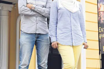 KONSEP BARU: Syarikat Amazing Chambers Singapura yang dikendalikan oleh pasangan suami isteri, Encik Hendra Harjuna dan Cik Nur Izzati Mohamed Yusof, yang juga pemilik syarikat tersebut, merupakan penyewa baru Gedung Kuning yang bersejarah ini. - Foto BH oleh AZMI ATHNI