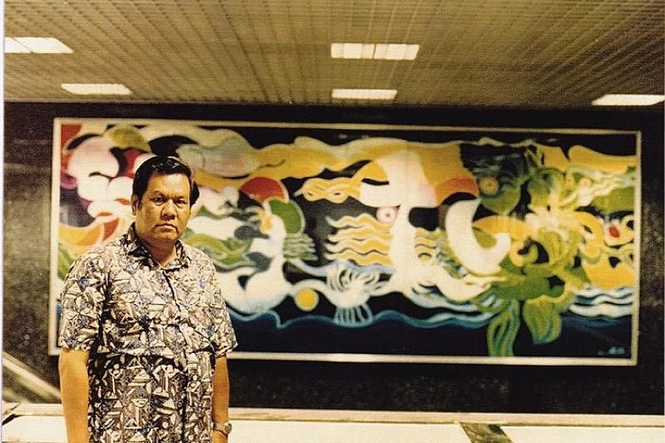 PENDIDIK SENI: Sepanjang hayatnya, Allahyarham Jaafar Latiff (kiri) dikenali sebagai guru seni batik yang menekankan kesegaran dan berpengalaman mengajar di pelbagai institusi. - Foto ihsan AZMAN JAAFAR