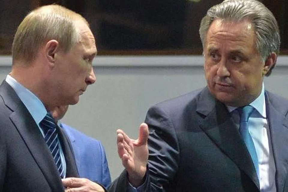 MAHUKAN HURAIAN: Presiden Russia, Encik Vladimir Putin (kiri), bertemu dengan Menteri Sukan, Vitaly Mutko, semasa lawatannya melihat persiapan atlit negara itu ke Sukan Olimpik Rio tahun depan. Skandal terbaru itu menimbulkan tanda tanya mengenai penyertaan Russia dengan Presiden Putin mengarahkan siasatan dijalankan ke atas segala dakwaan yang dibuat Agensi Anti-Dadah Dunia (Wada).