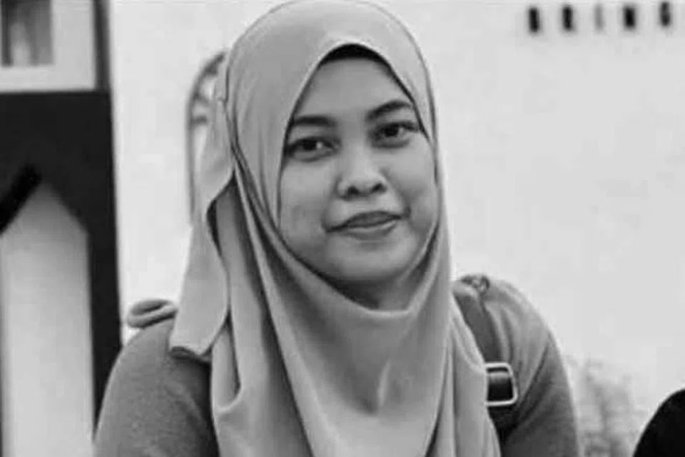 Ujian asid deoksiribonukleik (DNA) yang diperoleh polis mengesahkan mayat tanpa kepala, badan dan tangan yang ditemui dalam tong sampah adalah guru wanita, Allahyarhamha Istiqomah Ahmad Rozi, 32 tahun, yang dilapor hilang pada 27 Disember 2023 di sebuah pasar raya di Johor, dan disyaki dibunuh oleh bekas teman lelakinya.