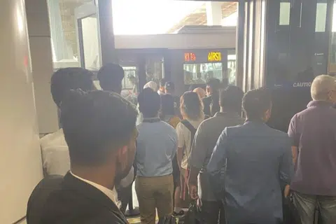 Penumpang tidak dapat menggunakan perkhidmatan aerotrain di Lapangan Terbang Antarabangsa Kuala Lumpur pada 4 Ogos, berikutan masalah teknikal.