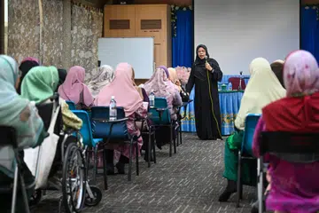 BERI BIMBINGAN DAN SOKONGAN: Guru pesara, Cik  Maimunah Kemat, merupakan mentor bagi program, Sentuhan Emas di Masjid Darul Aman, yang menyediakan kelas berunsur agama dan akhlak serta sesi sokongan dan perkongsian bagi peserta warga emas meluahkan perasaan dan masalah.