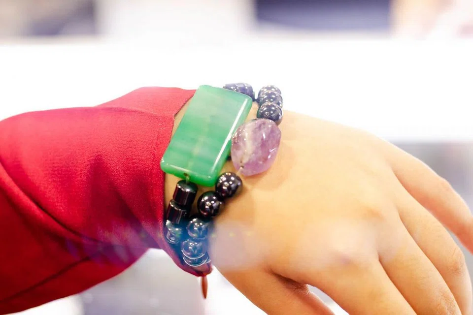 EKSPO BARANG KEMAS: Antara barang kemas yang dipamerkan di Ekspo Barang Kemas Antarabangsa Singapura (SIJE) 2018 yang berlangsung di Marina Bay Sands hingga esok.