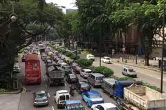 Keadaan lalu lintas di sini lebih baik daripada di tempat seperti New York, London dan Shanghai, serta bandar raya Chengdu, Tianjin dan Beijing di China. 