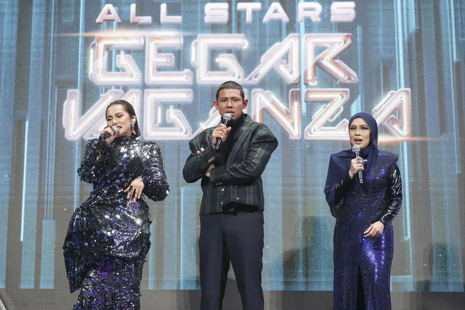 BINGIT ATAU MENCUIT HATI?: Gandingan tiga pengacara serentak bagi ‘All Stars Gegar Vaganza’ iaitu (dari kiri) Elly Mazlein, Nabil Ahmad dan Jihan Muse, menarik reaksi berbeza dalam kalangan penonton dan warganet dengan ada yang suka dan ada juga yang pening kepala.