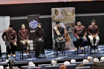MAKLUM BALAS POSITIF: Filem ‘Syaaban’ yang merupakan sebuah filem amal, mengetengahkan konsep ikhlas dan dibintangi Dr Nadia Marican (tiga dari kiri) dan Datuk Adi Putra (empat dari kiri). Filem tersebut menerima respons yang baik daripada penonton di Singapura, Malaysia dan Brunei.   
