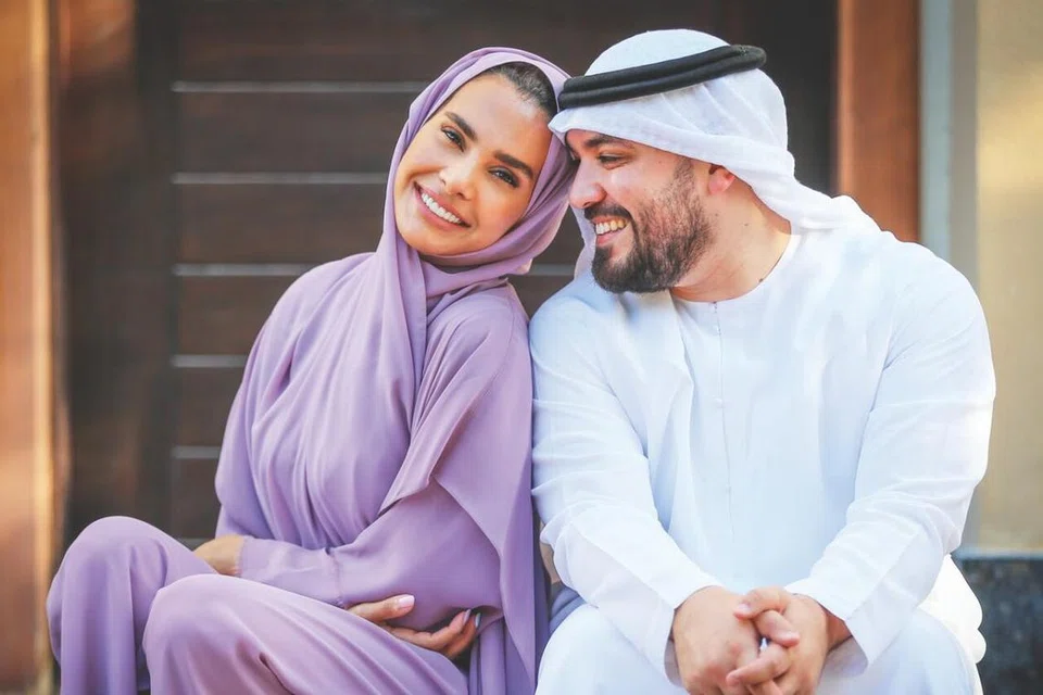 Pempengaruh Khalid Al Ameri dan bekas isteri, Salama Mohamed terkenal di UAE dengan telatah lucu dan perkongsian mereka yang terbuka serta santai.