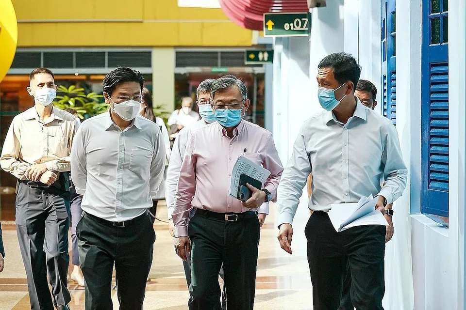 HADIRI SIDANG MEDIA MTF:(Dari kiri) Pengerusi bersama MTF - Timbalan Perdana Menteri, Encik Lawrence Wong; Menteri Perdagangan dan Perusahaan, Encik Gan Kim Yong dan Menteri Kesihatan, Encik Ong Ye Kung. - Foto CMG